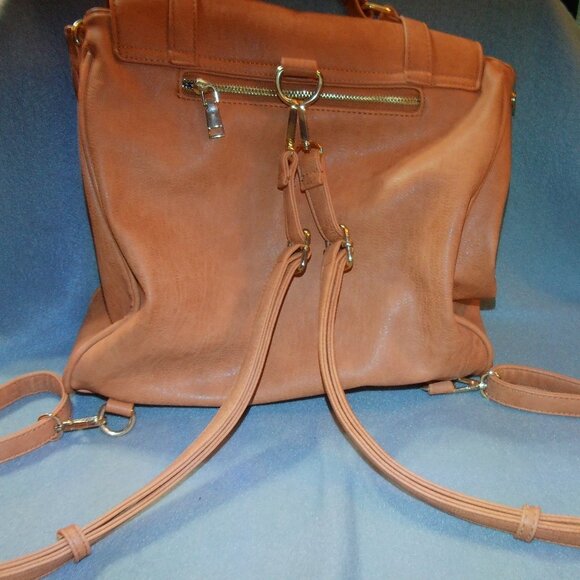 NWOT- MMS Design Studio Loretta Messenger Backpack Leather - Picture 2 of 4